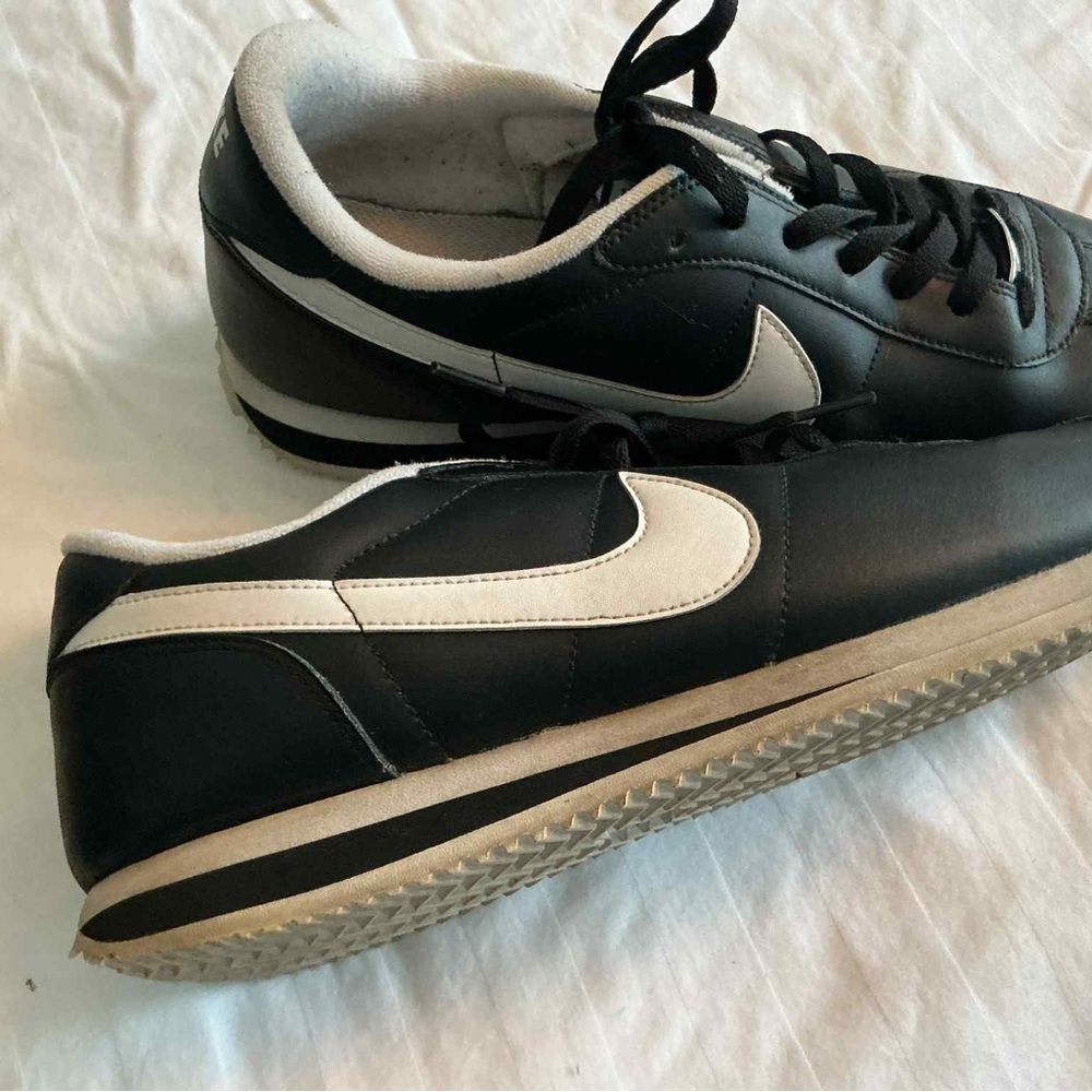 Nike Cortez 72 Black and White Men's Sneakers - Picture 1 of 2